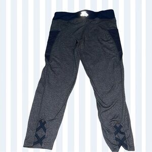 Women’s Marquette University Leggings Capri Length (M)